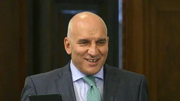 Хампарцумян напуска "УниKpeдит Бyлбaнк"