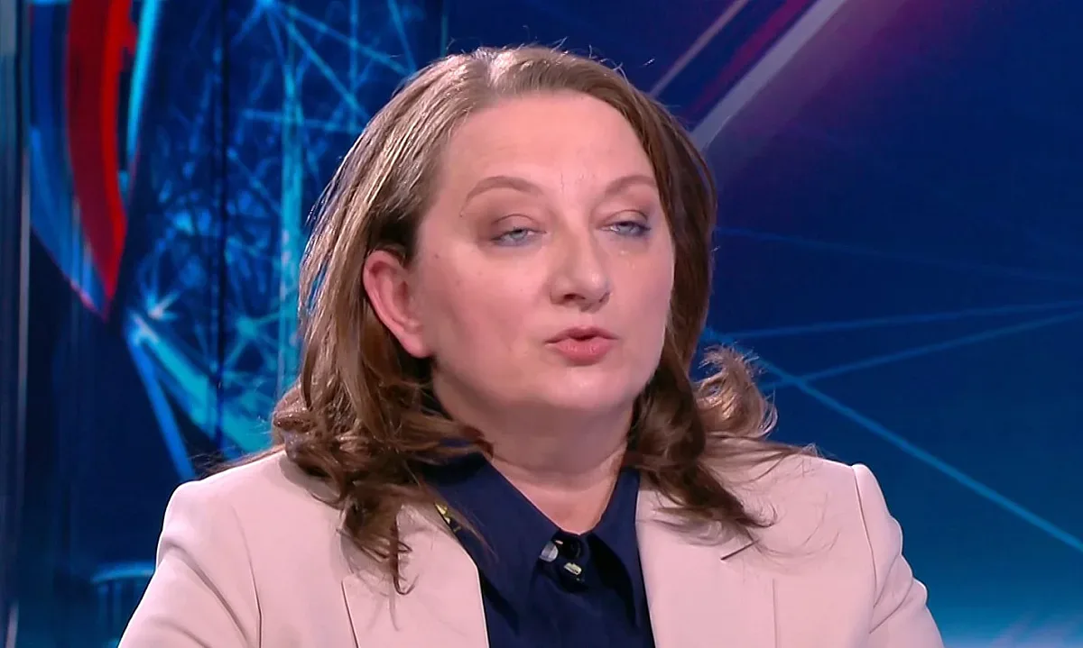 Сачева отсече: Кабинетът е стабилен, вървим към еврозоната!