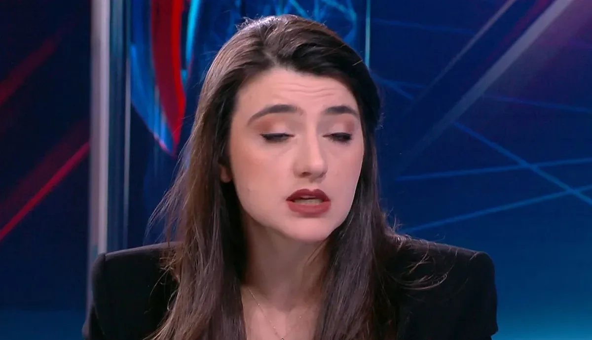 Хем сърби, хем боли. Лена Бориславова шикалкави за вота на недоверие