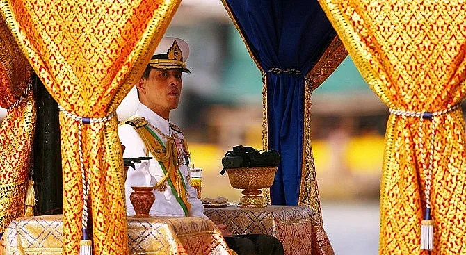Кралят на Тайланд се жени за четвърти път
