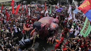 Хиляди отбелязаха 1 май в азиатските столици