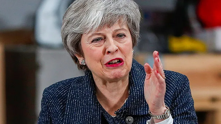 Мей иска скок на студентските такси след Брекзит