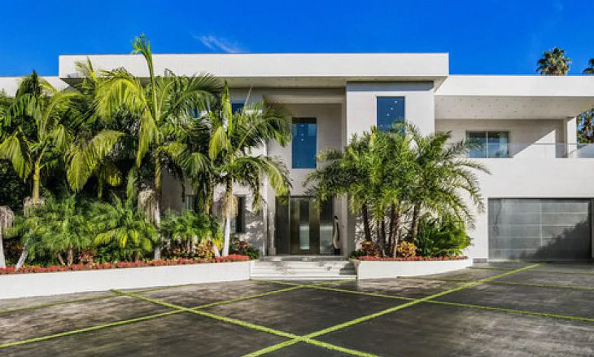 Оръжейник №1 купи имот на Джоди Фостър