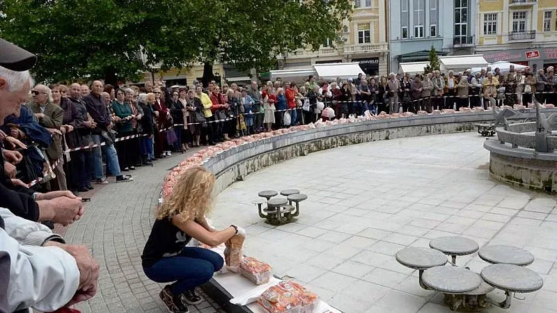 В Пловдив опекоха гигантски козунак