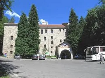 Резервен паркинг за Великден над Рилския манастир