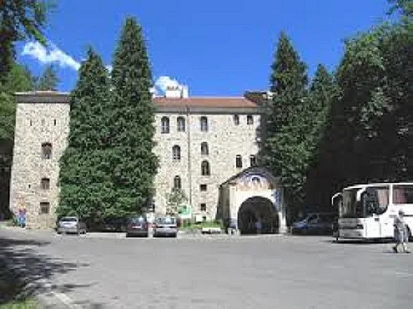 Резервен паркинг за Великден над Рилския манастир