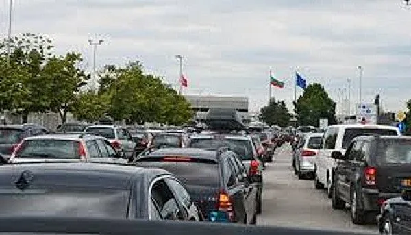 Огромни опашки по АМ „Тракия“ и границата с Турция