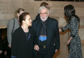 Откраднаха 12 картини на съпругата на Левчев