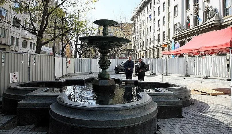 Пускат новия фонтан на площад "Славейков"