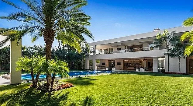 От Петолъчката до имение в Бевърли Хилс /ОБНОВЕНА/