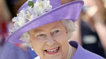 Кралица Елизабет на църква за ЧРД, 41 салюта за нея