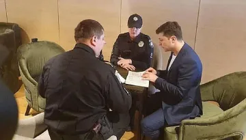 Зеленский отнесе глоба, но води с огромен аванс в Украйна