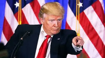 Рейтингът на Тръмп с рекорден спад