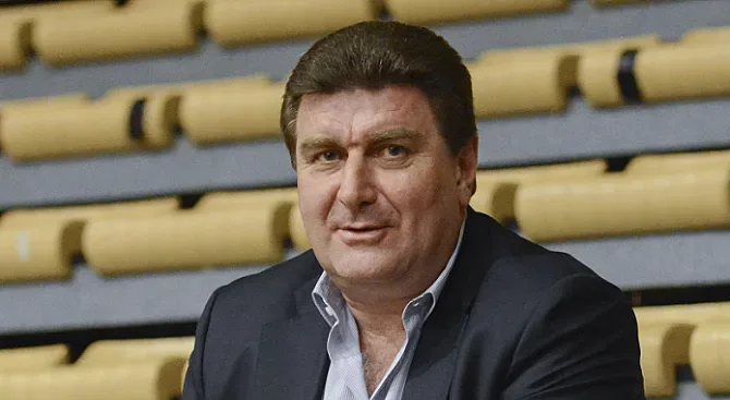 Златев поема контрола на "Лукойл" и "Нефтохим"