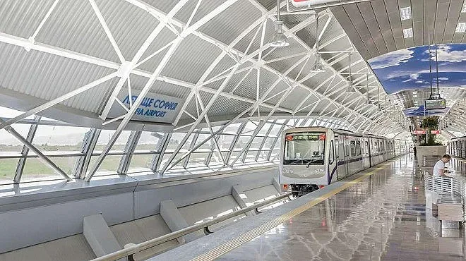 Спряха метрото до летището