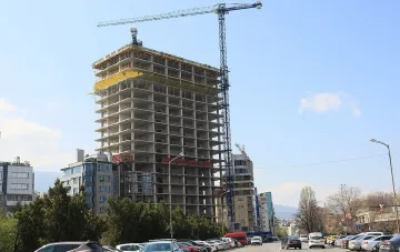 Доста по-ниска трябвало да е сградата „Златен век“