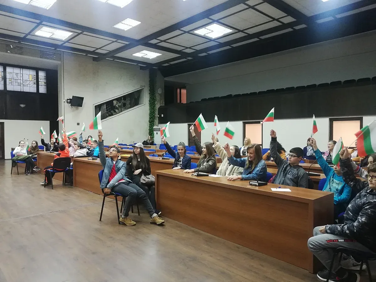 Ученици се представиха отлично в кръг "Знание"
