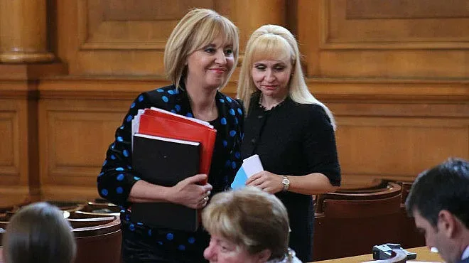 Мая седна в стола на Корнелия в парламента