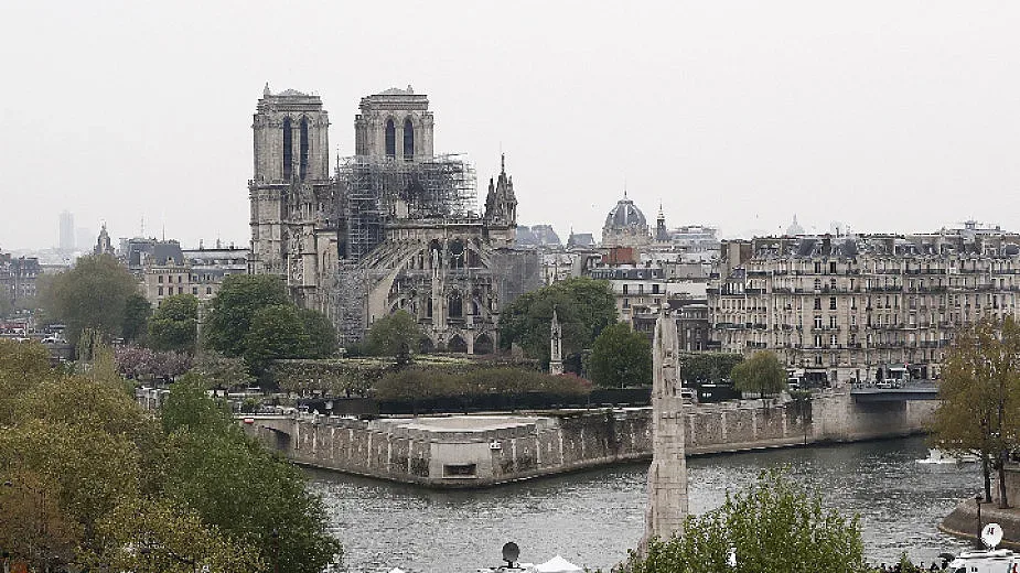 Поморие дарява 5 хил. евро за Нотр Дам