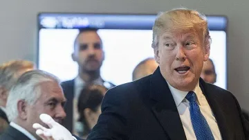 И Тръмп предложи помощ за Нотр Дам