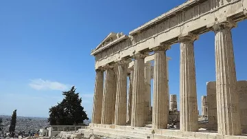 Мълния рани четирима на Акропола