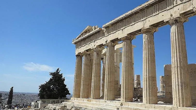 Мълния рани четирима на Акропола