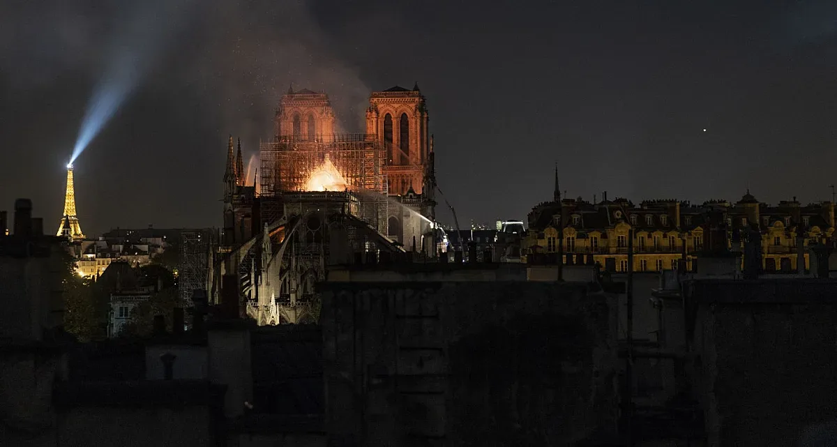 Тъмната страна на "Парижката Света Богородица"