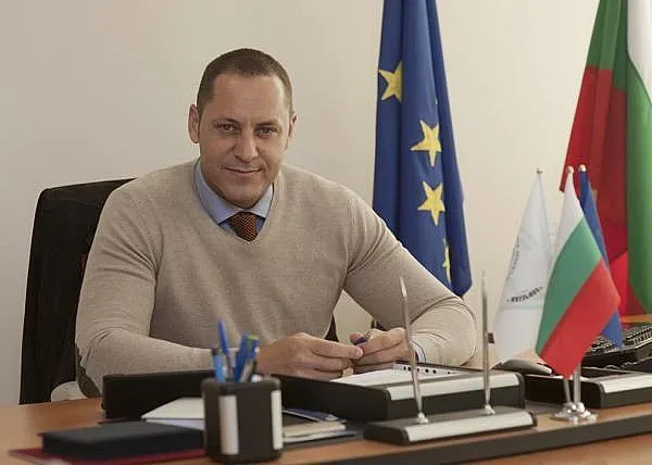 Александър Манолев подаде оставка