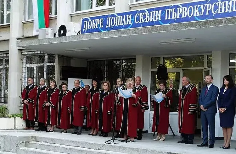 Отварят медицински факултет и в Бургас