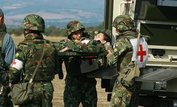 Момичета на опашка  за военни лекари