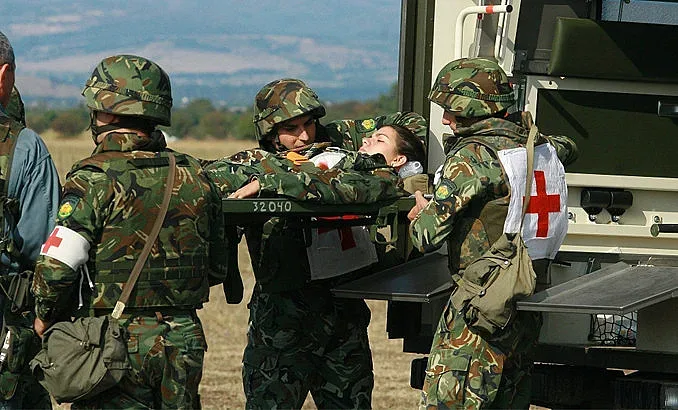 Момичета на опашка  за военни лекари