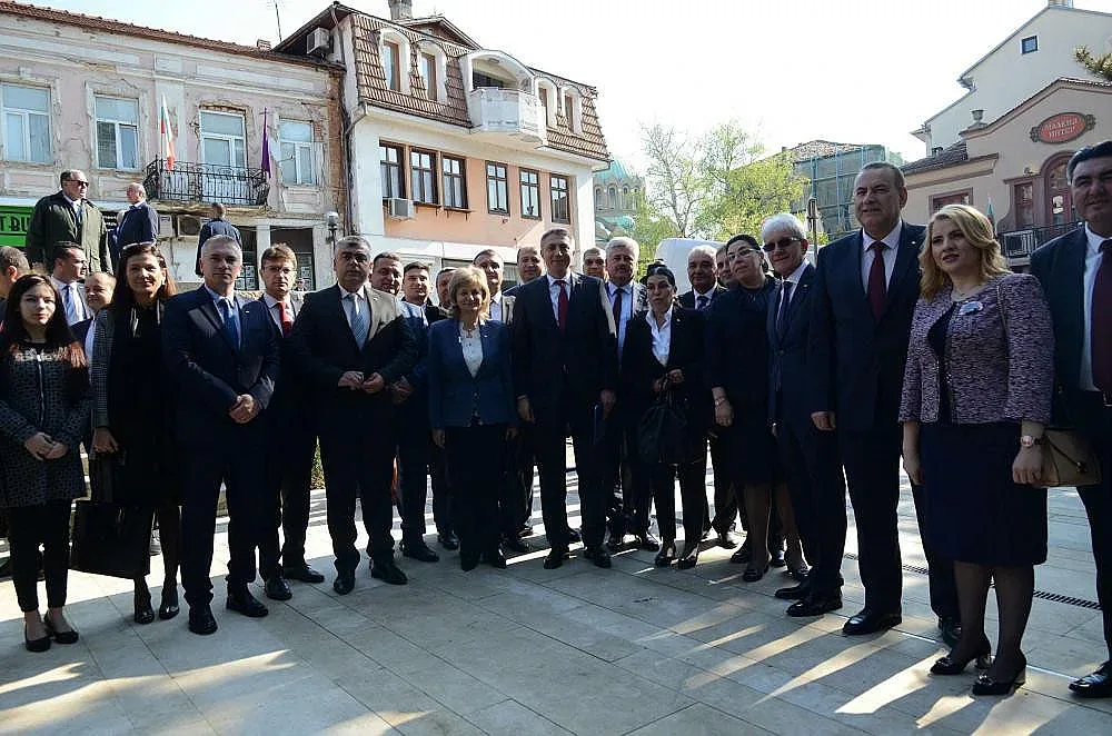 Карадайъ: Националните интереси определят посоката