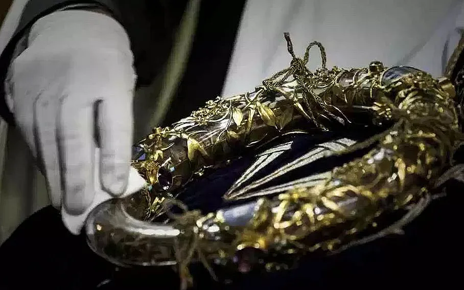 Реликвите в Нотр Дам – спасени или унищожени?