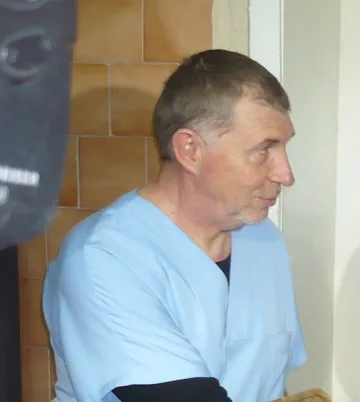 Известен лекар премазан от кола на приятел