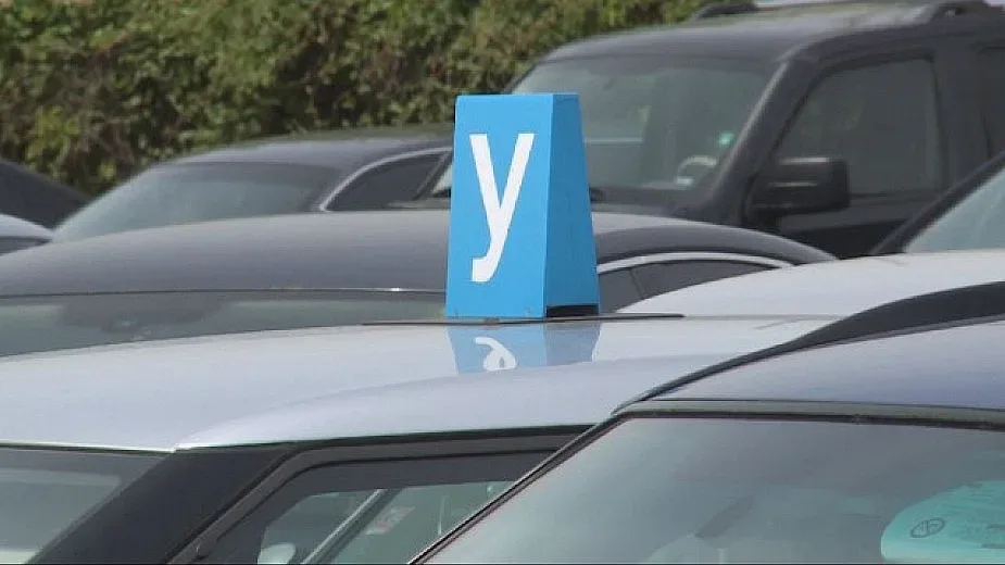 Обучават бъдещите шофьори как се кара в тапа и на магистрала