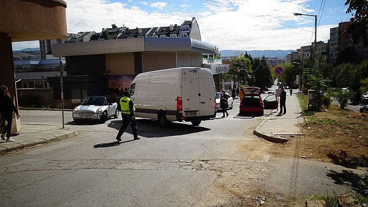 Данъчни провериха превозите между София и Перник