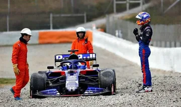 Пилот на Торо Росо катастрофира тежко (ВИДЕО)