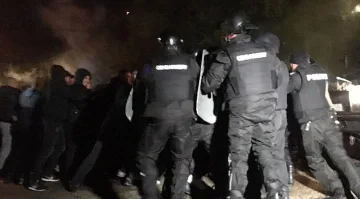 Нови сблъсъци на вечерен протест в Габрово