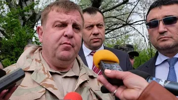 Каракачанов събира шефове от МВР за Габрово