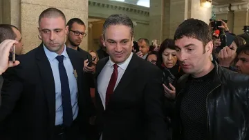 Гледат освобождаването на шефа на КПКОНПИ