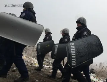 Стотици щурмуваха следствието в Габрово