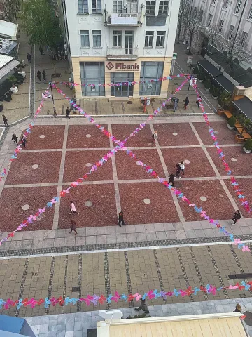 Цветни пеперуди красят Благоевград за Великденските празници