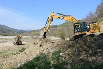 Изграждат подпорна стена в джебелското село Тютюнче