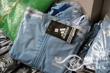 Полицаи конфискуваха „маркови“ дрехи на известен пазар