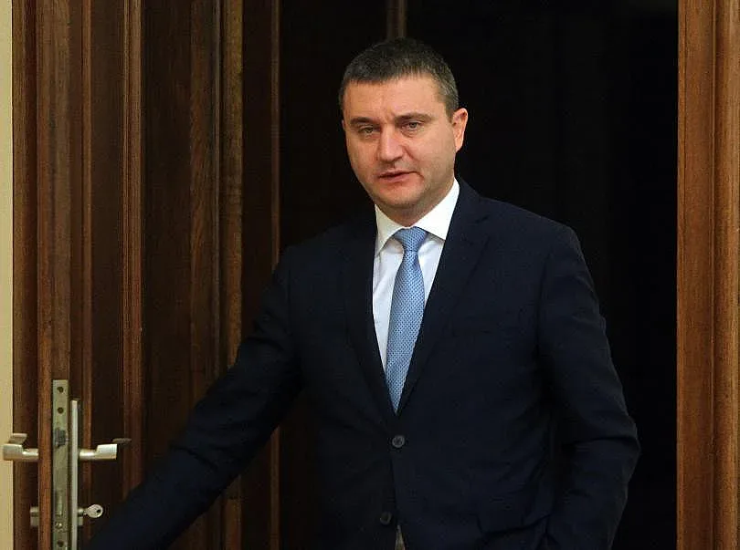 Финансовият министър: Безработицата спадна до 6,2%