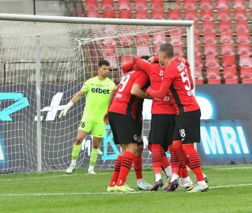 След 16 години треньор се върна с победа у нас