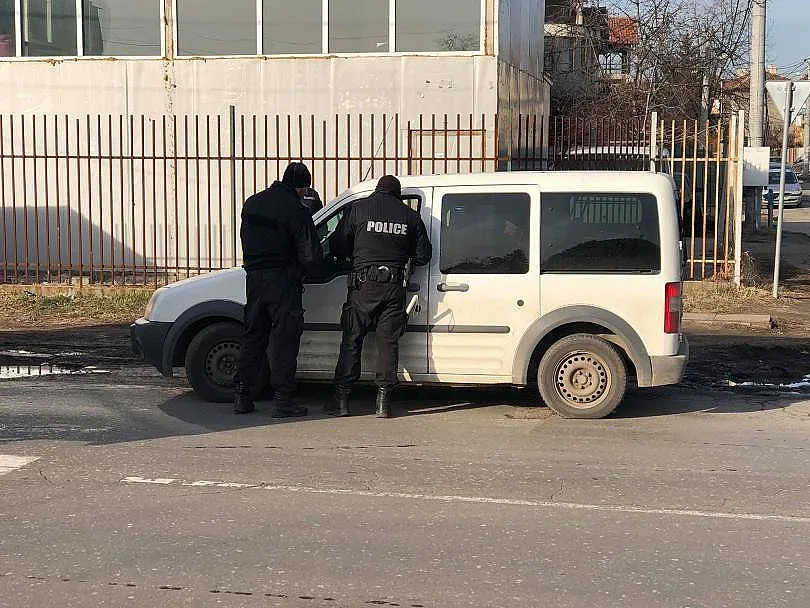 Нощна акция срещу незаконни бус-превози в Кърджали