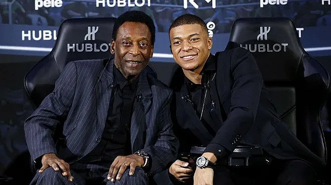 Пеле излезе от болницата в Париж