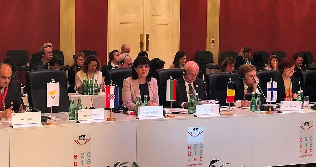 Караянчева: Пакетът „Мобилност“ ни застрашава