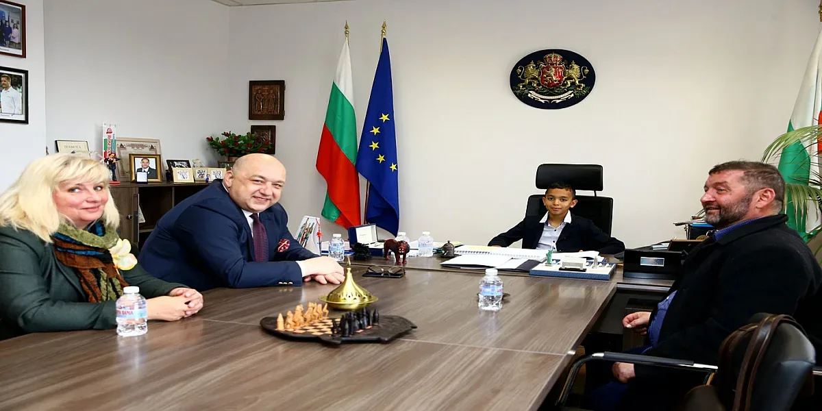 Кралев подкрепи „Ученически лидери – министри и посланици за ден"